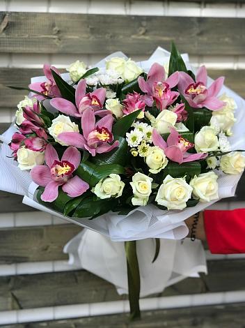Букет цветов из: Розы и Хризантемы в Ловцы