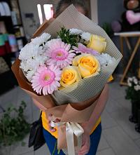 Букет цветов из:  Герберы, Розы и Хризантемы в Ловцы
