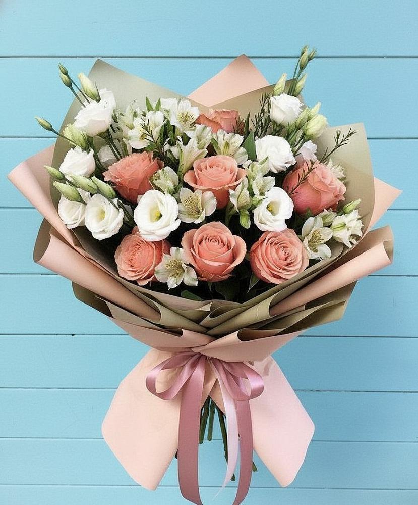 Букет цветов из: Розы, Альстромерии и Лизиантусы в Ловцы