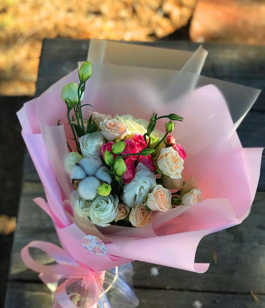 Букет цветов из: Розы и Лизиантусы в Ловцы