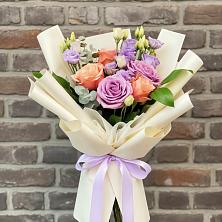 Букет цветов из:  Лизиантусы и Розы в Ловцы