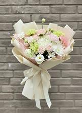 Букет цветов из:  Гвоздики, Розы, Лизиантусы и Хризантемы в Ловцы
