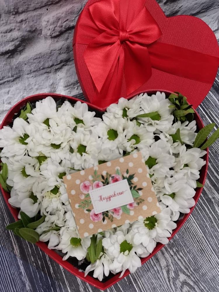 Цветочная композиция из Хризантемы в виде сердца в Ловцы