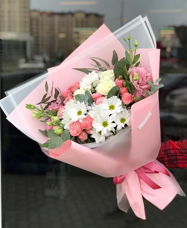 Букет цветов из: Розы, Лизиантусы и Хризантемы в Ловцы